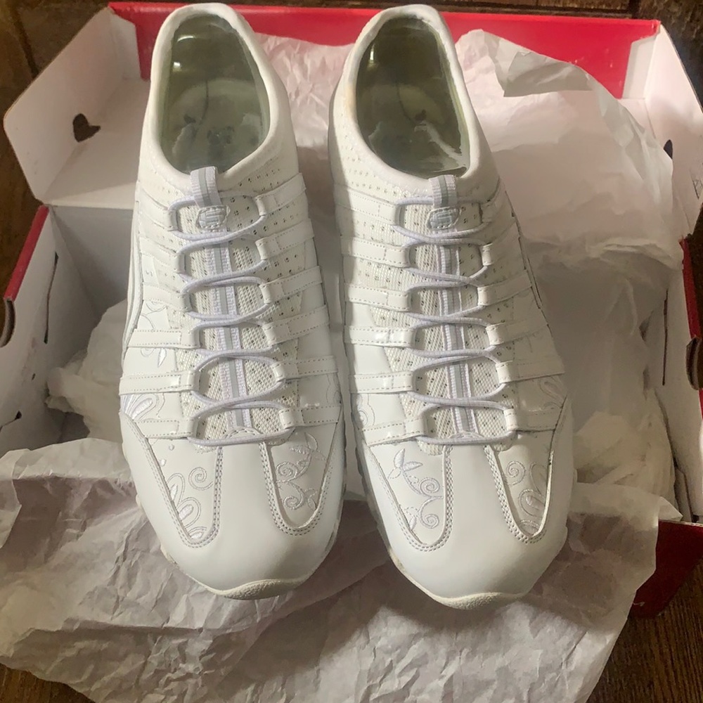 Women’s Skechers active shoes. Size 10. Brand new in box. Never worn